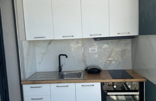 Radhime Apartment | Modern seaview apartment just 5 min from restaurants and markets, free parking!”