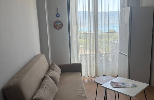 Radhime Apartment | Modern seaview apartment just 5 min from restaurants and markets, free parking!”