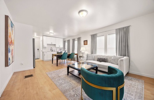 Syracuse Apartment | Modern Serenity Stay w/king Bed, WIFI and Central Air 1 & 1/2 baths!