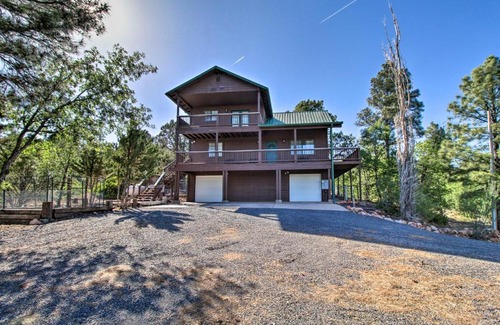 Timberland Acres House | Modern Show Low Retreat with Deck and Mtn Views!