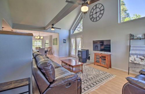 Timberland Acres House | Modern Show Low Retreat with Deck and Mtn Views!