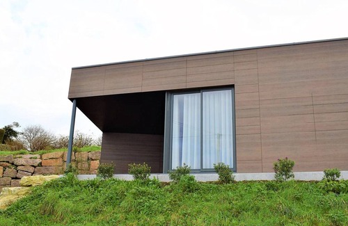 Tregastel House | Modern Single-Level House with WiFi, Terrace, and Parking in Trégastel