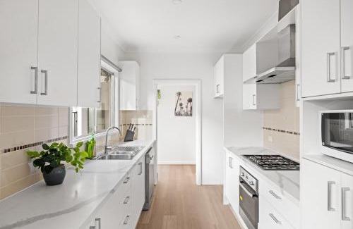 Botany House | Modern Single Room at Botany - Mins to Airport - Shared Bathroom