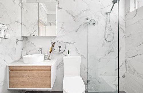 Botany House | Modern Single Room at Botany - Mins to Airport - Shared Bathroom