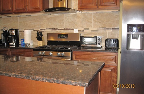 North Philadelphia West House | Modern, SMELLS NEW, CLEAN, Affordable! 4 Smart TV's! All PARTIES are WELCOME