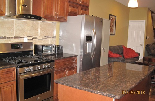 North Philadelphia West House | Modern, SMELLS NEW, CLEAN, Affordable! 4 Smart TV's! All PARTIES are WELCOME