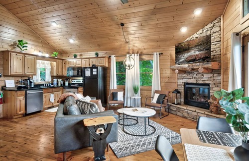 Gatlinburg - Pigeon Forge Cabin | Modern Smoky Mountain Getaway Cabin 🏡 - Amazing View! 🌄