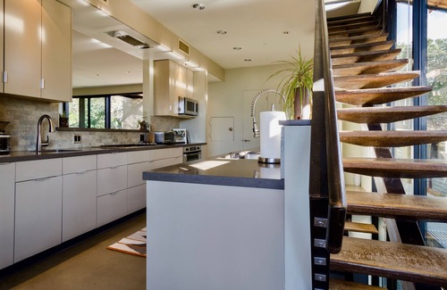 Fetters Hot Springs-Agua Caliente House | Modern Sonoma Home! Beautiful Views, Hot Tub. Relax on The Patio, Wine Country!