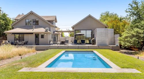 Geyserville House | Modern Sonoma Home w Private Pool - Valley Vineyards