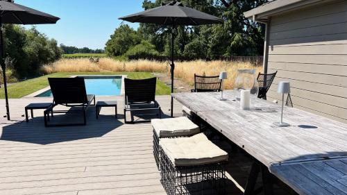 Geyserville House | Modern Sonoma Home w Private Pool - Valley Vineyards
