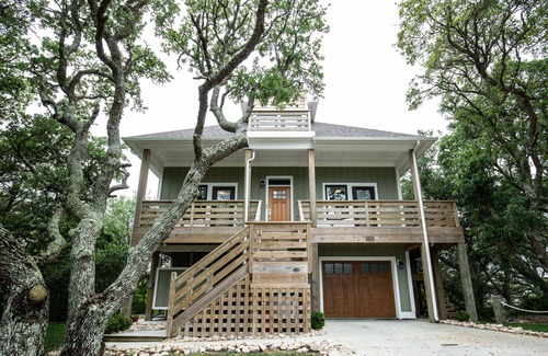 Spindrift Banks Apartment | Modern Soundfront Studio, Pier access, Sunsets, Fishing, Watersports, Beach