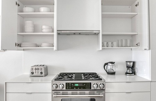 D Street - West Broadway Apartment | Modern South Boston 1bd near restaurants & shops by Blueground