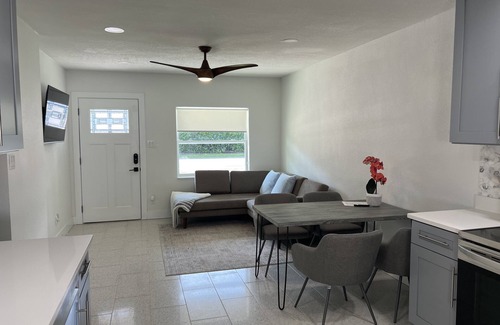 Ballast Point Condo | Modern South Tampa 1/2 Duplex with Private Yard