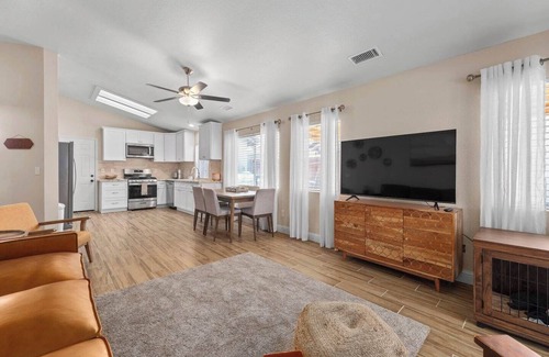 Pumpkin Center House | Modern Southwest Escape – 2 Master Bedrooms