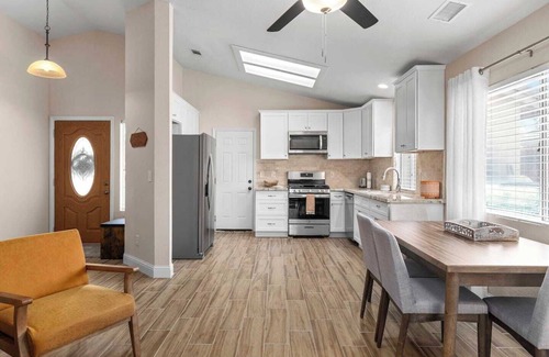 Pumpkin Center House | Modern Southwest Escape – 2 Master Bedrooms
