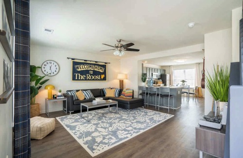 Columbia Apartment | Modern Space Great For Extended Stays! Pool & Gym