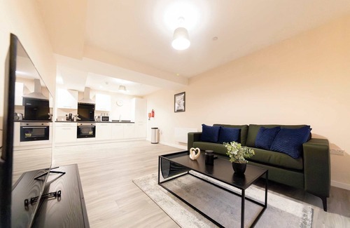 Old Trafford Apartment | Modern & Spacious 2 Bed Manchester Apartment