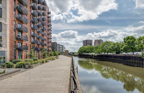 Gascoigne Apartment | Modern, Spacious 2bed, 2bath apartment in Barking