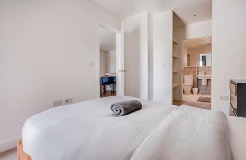 Gascoigne Apartment | Modern, Spacious 2bed, 2bath apartment in Barking