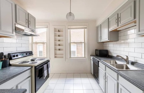 Squirrel Hill South Apartment | Modern&Spacious 3 bd in Squirrel Hill- Close to DT