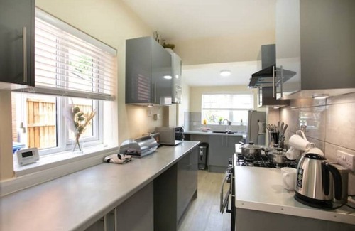 Derby House | Modern & Spacious 3 Bed House