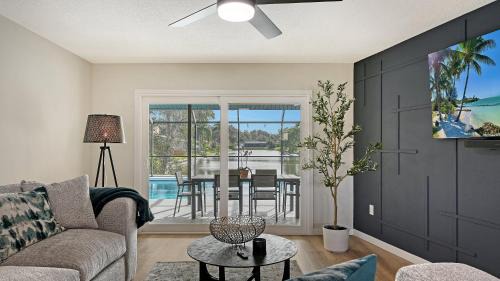 South Gate Ridge House | Modern spacious 3 bedroom 2 bathroom private pool home in Sarasota near Siesta Key