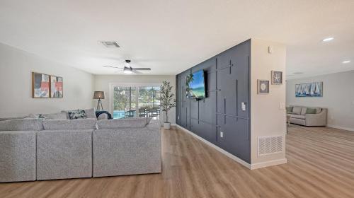 South Gate Ridge House | Modern spacious 3 bedroom 2 bathroom private pool home in Sarasota near Siesta Key