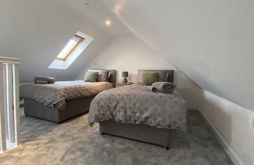 Combe Down House | Modern, Spacious, 3bed House With Parking Walking Distance to Bath City Centre