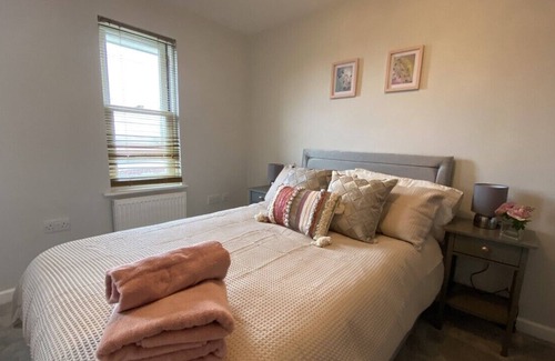 Combe Down House | Modern, Spacious, 3bed House With Parking Walking Distance to Bath City Centre