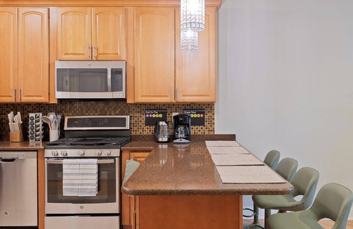 Hoboken Condo | Modern Spacious 3BR Oasis <15 min to PATH