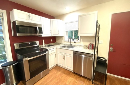 Corvallis House | Modern, Spacious, and Private 1BR Suite