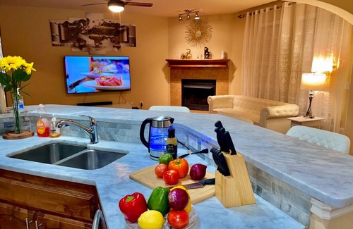 Edmond House | Modern, Spacious, Comfy & Cozy quiet retreat with king size beds for longer stay