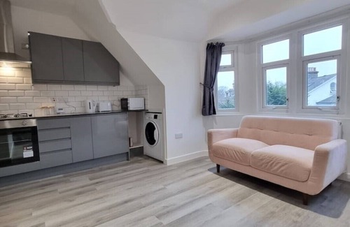 Wandsworth Apartment | Modern Spacious Flat in South West London