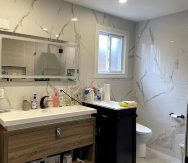 Central Erin Mills Villa | Modern, Spacious & Great Location Home