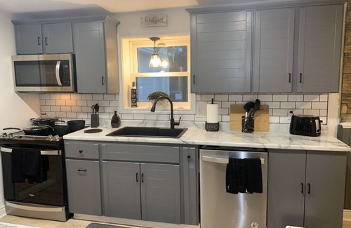 Sarnia House | Modern spacious home close to border, beach, shopping and all amenities