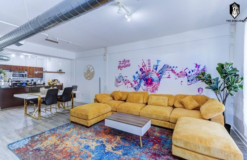 Downtown Memphis Apartment | Modern Spacious Loft in Downtown w/free parking