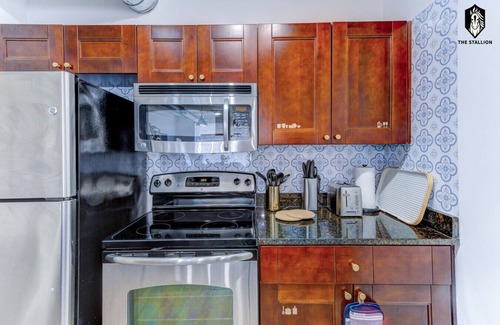 Downtown Memphis Apartment | Modern Spacious Loft in Downtown w/free parking