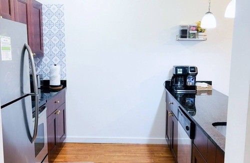 Downtown Memphis Apartment | Modern Spacious Loft in Downtown w/free parking