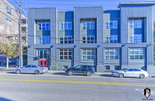 Downtown Memphis Apartment | Modern Spacious Loft in Downtown w/free parking