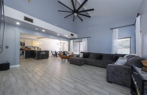 Rita Ranch House | Modern, Spacious Oasis w/Pool!