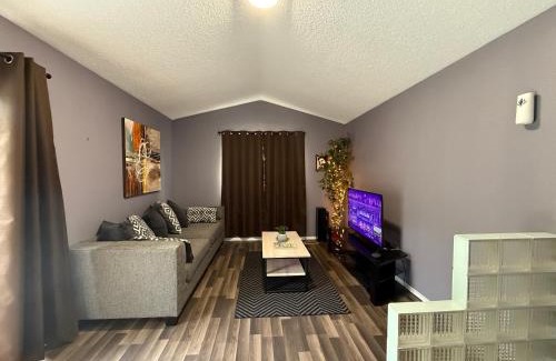 Riverside House | Modern Spacious one room with office space