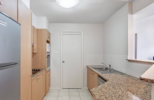 Fingal Bay House | Modern spacious townhouse