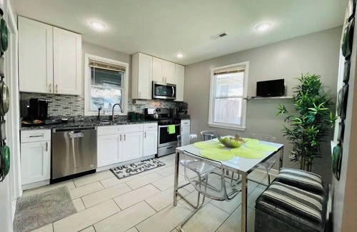 Wheaton-Glenmont House | Modern & Spacious-walk to metro w/parking On-site