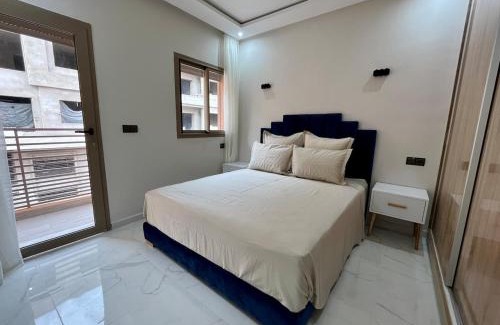 Camp El Ghoul Apartment | Modern Stay 3 bedroom City Center with Balcony