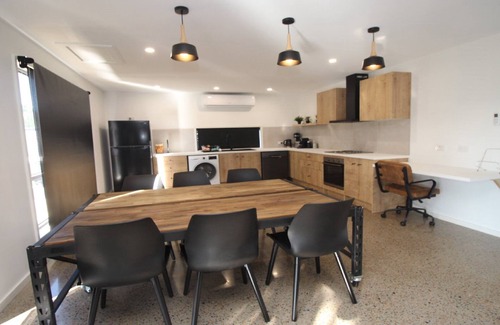 Horseshoe Bay House | Modern Stay in the Bay