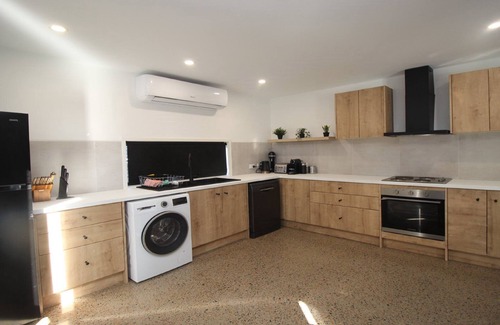 Horseshoe Bay House | Modern Stay in the Bay