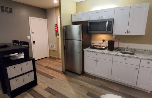 Farmington Glen Apartment | Modern Studio /2 min from Phoenix Raceway & 12 min from State Farm Stadium!*