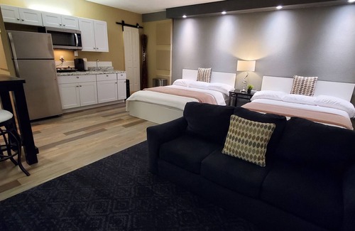 Farmington Glen Apartment | Modern Studio /2 min from Phoenix Raceway & 12 min from State Farm Stadium!*