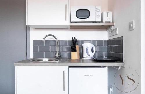 Stoke-on-Trent Apartment | Modern Studio 2C in Longton Near Alton Towers with Wi-Fi and Smart TV