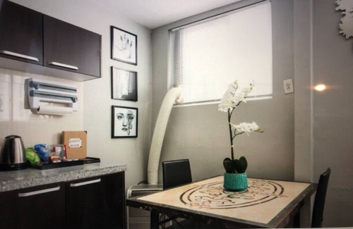 Wilshire Center Apartment | Modern studio apartment in Koreatown